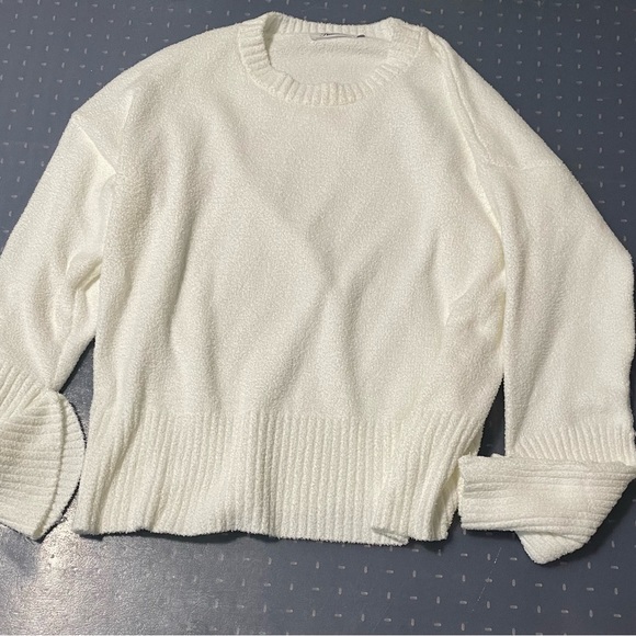 Looking For Women Sweaters That Are Comfortable And Fashionable look no more! - Picture 4 of 6